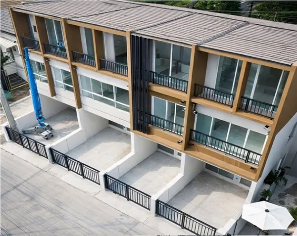 ทาวน์โฮมหรู 3 ชั้น 3 นอน ถ.สะพานนทบุรี 18 ตร.วา. 220 ตร.ม. ดูโฮม บางบัวทอง 1.91กม. ชัยพฤกษ์ โรบินสันไลฟ์สไตล์ ราชพฤกษ์ 1