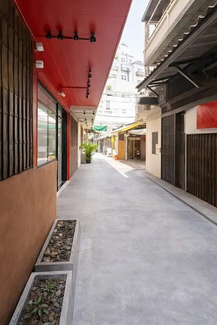 ใจกลางแหล่งท่องเที่ยว ทำเลไชน่าทาวน์ เยาวราช Shophouse ให้เช่า 1 น้ำ 1 ครัว 42 ตร.ม. เหมาะสำหรับร้านค้า คาเฟ่ หรือธุรกิจ