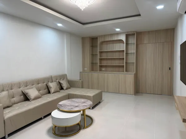 ให้เช่าทาวน์โฮม 3 ชั้น ถนนสุธิสาร แอร์เฟอร์นิเจอร์ครบพร้อมเข้าอยู่5นอน5น้ำเฟอร์ครบใกล้ MRTสุทธิสารเพียง1 กม. ราคาเช่า63,