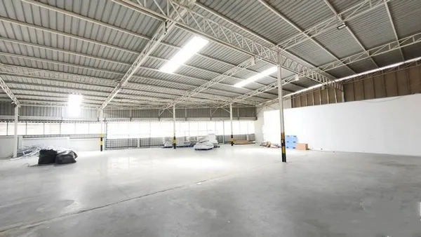 ให้เช่าโกดังโรงงาน พื้นที่อุตสาหกรรม ขอใบ ร.ง. 4 ได้เหมาะสำหรับอุตสาหกรรมเบา คลังสินค้า ย่านแพรกษา พื้นที่รับน้ำหนัก 2.5