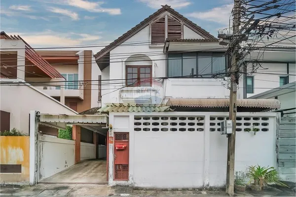 ขายด่วน!!บ้านเก่า ทำเลทอง ใจกลางสุขุมวิท 71 ราคาปรับลง เหลือ 12.9 ล้านบาท !