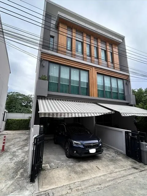 ให้เช่าทาวน์โฮม 3 ชั้น 22 ตร.ว. Eigen Premium Townhome ซอยอ่อนนุช 70-1