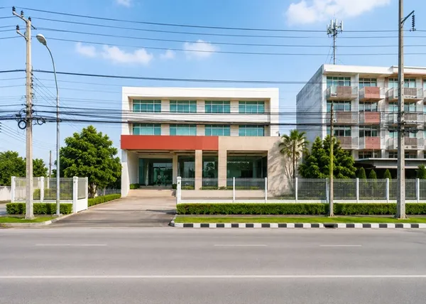 โรบินสันลาดกระบัง 1 กม. โชว์รูม และอาคารพาณิชย์ 3 ชั้น 4 นอน 4 น้ำ 2ไร่ 100ตร.ว. 1500ตร.ม. ใกล้ลิตเติ้ลวอร์ค ลาดกระบัง 1
