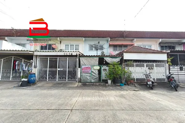 ทาวน์เฮ้าส์ หมู่บ้านมโนรมย์ (ใกล้ซาฟารีเวิลด์) เนื้อที่ 18 ตรว. แขวงบางชัน เขตคลองสามวา
