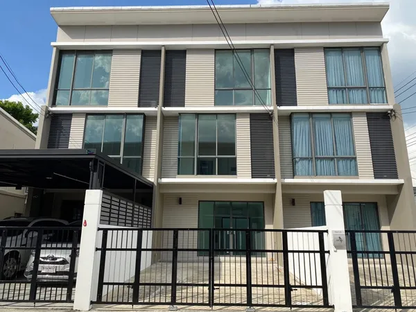 ⚡ ให้เช่า ทาวน์โฮม 3 ชั้น พาทิโอ ลาดกระบัง - มอเตอร์เวย์ ขนาด 21 ตร.ว. ⚡
