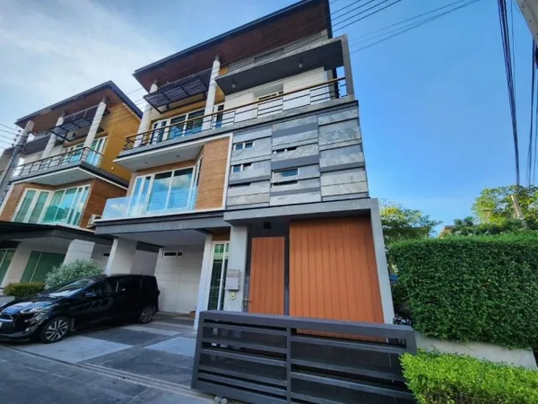ให้เช่าบ้านเดี่ยว3ชั้น พร้อมสระว่ายน้ำส่วนตัวใจกลางเมือง โครงการThe Gallery House Pattern มี4 นอน 6 น้ำ 1 แม่บ้าน ราคา16