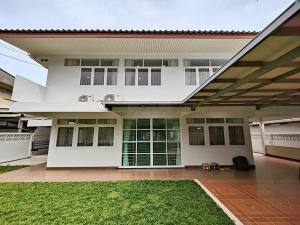ให้เช่าบ้านเดี่ยว 2 ชั้น 90 ตร.ว. ซอยศรีบูรพา บรรยากาศดี เงียบสงบ ใกล้สวนนวมินทร์ภิรมย์
