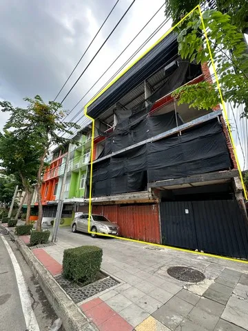 ขายที่ดินพร้อมสิ่งปลูกสร้าง ริมถนนราษฎร์บูรณะ
ทำเลดี ติดถนนใหญ่ เหมาะลงทุน / อยู่อาศัย / ทำธุรกิจ