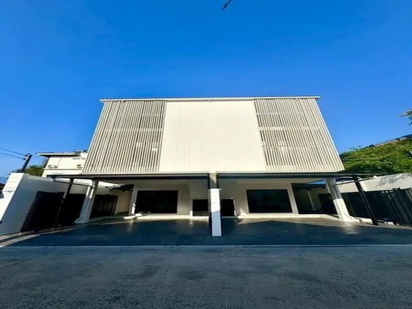 ให้เช่า โฮมออฟฟิศ 3 ชั้น สไตล์ Modern Luxury ซอยลาดพร้าว87 ทำเลอยู่ใกล้ CDC