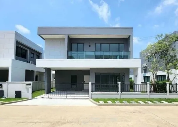 ขายและให้เช่าบ้านใหม่พร้อมอยู่ เซนโทร บางนา เดินทางสะดวก ใกล้ทางด่วนและเมกาบางนา บางพลี สมุทรปราการ.
