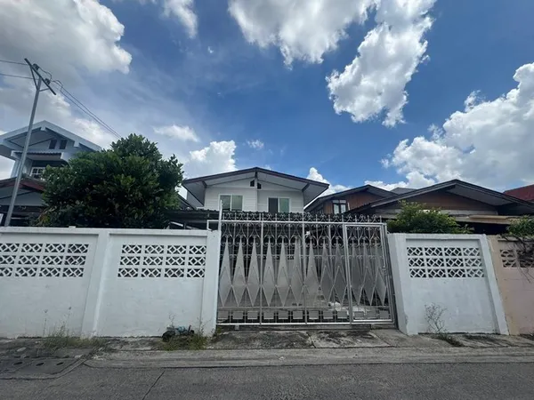 ให้เช่าบ้านเดี่ยว 3 ห้องนอน 2 ห้องน้ำ บ้านเปล่าไม่มีแอร์ ลาดพร้าว 101 แยก 42 โลตัสบางกะปิ (RH1523)