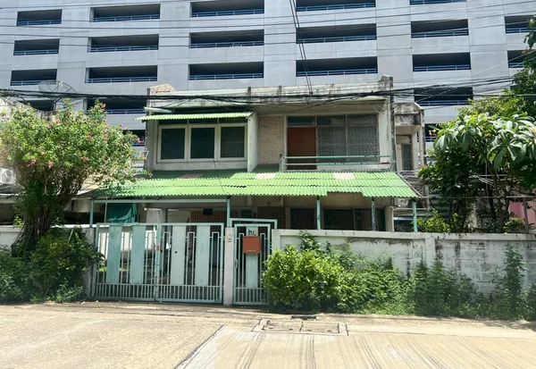 ขายบ้านเดี่ยวจตุจักร เลขที่ 101 ซอยพหลโยธิน 19/1 เขตจตุจักร เนื้อที่ 56 ตร.วา 3 ห้องนอน 3 ห้องน้ำ ใกล้เซ็นทรัลลาดพร้าว