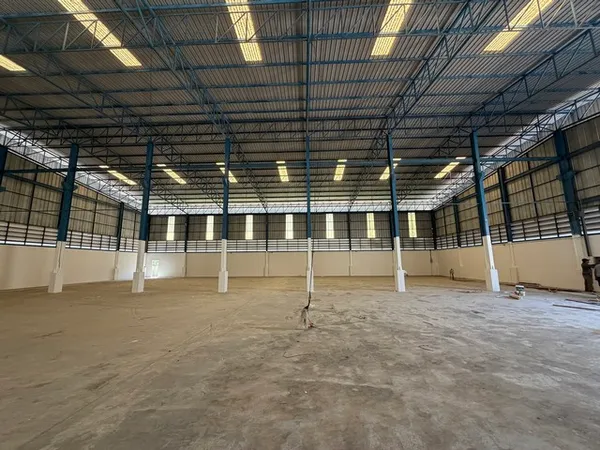 ให้เช่าโรงงานผัง สีม่วง 1,050 ตร.ม.รองรับการติดตั้ง Overhead Crane ความสูงใต้คาน 9 เมตร ใกล้นิคมอุตสาหกรรมบางพลี (RK1059)