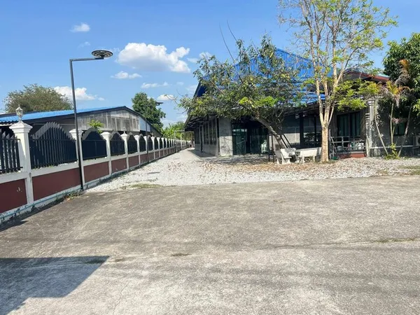 ให้เช่าโกดังพร้อมใช้ ที่ดิน 1 ไร่ 300 ตรม. สูง 8.2 เมตร รับน้ำหนัก 5 ตัน/ตรม. ไฟฟ้า 3 เฟส พนัสนิคม (RK1060)