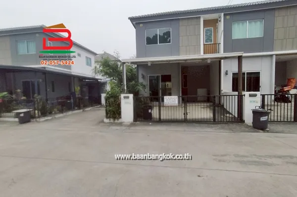 ทาวน์เฮาส์ บ้านพฤกษา 136 แพรกษา-สุขุมวิท หลังริม เนื้อที่ 21 ตรว. ถนนเทพารักษ์ ต.แพรกษา อ.เมือง จ.สมุทรปราการ