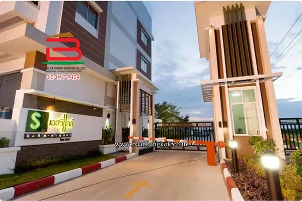 บ้านเดี่ยว หมู่บ้าน เอสวิลล์ คลอง 4 (ใกล้เทสโก้โลตัส คลอง 4) เนื้อที่ 44 ตรว. ตำบลลาดสวาย อำเภอลำลูกกา จังหวัดปทุมธานี