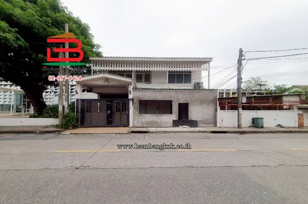 ที่ดินพร้อมบ้าน ซอยปรีดีพนมยงค์ 26 เนื้อที่ 181 ตรว. ถนนสุขุมวิท 71 แขวงคลองตัน เขตวัฒนา