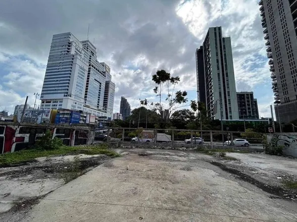 ที่ดิน - ใหญ่ขนาด 0 ไร่ 0 ngan 264 Square Wah 270000 THB เยี่ยม ผังสีแดง ติดถนน 2 ด้าน