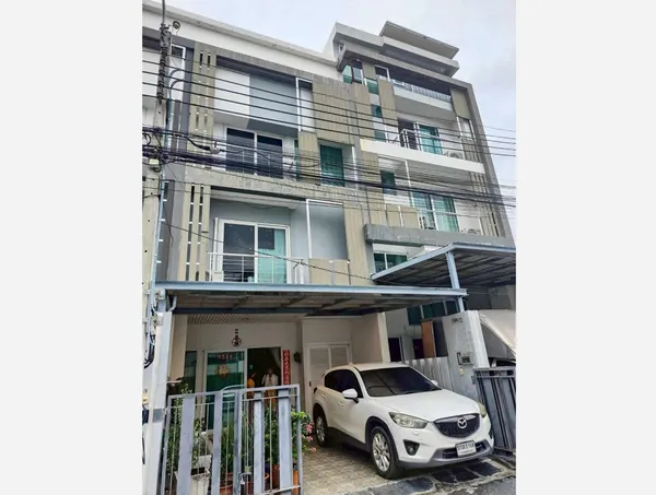 โครงการ สเปซ ลาดพร้าว-เหม่งจ๋าย ขายทาวน์โฮม 3 ชั้น 23.5 ตร.วา หน้ากว้าง 5.5 เมตร 3 ห้องนอน 4 ห้องน้ำ ใกล้รถไฟฟ้าสีเหลือง ลาดพร้าว 71