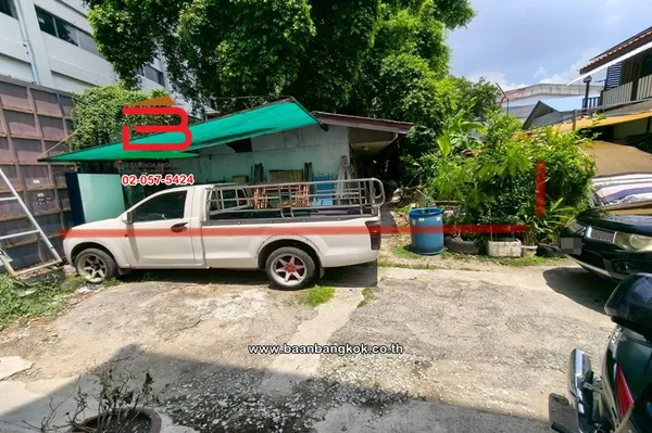 ที่ดินเปล่า เนื้อที่ 54 ตร.ว. ศรีนครินทร์ ซอย 1 (ใกล้สี่แยกลำสาลี) ถนนศรีนครินทร์ แขวงหัวหมาก เขตบางกะปิ