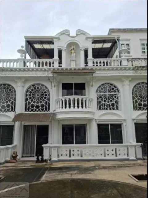 HR 10058 ให้เช่าทาวน์โฮม 4 ชั้น โครงการ Leo Classic Place สุขุมวิท 49/13 เฟอร์ครบ พร้อมอยู่ใกล้ BTS ทองหล่อ–พร้อมพงษ์ เล