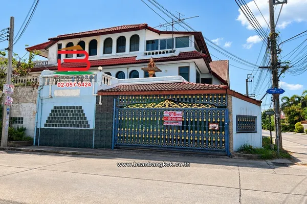 บ้านเดี่ยว 3 ชั้น เนื้อที่ 41 ตร.ว. หมู่บ้านปั้นทอง 3 (ลาดปลาเค้า 76 แยก3-14) ถนนรามอินทรา แขวงอนุสาวรีย์ เขตบางเขน