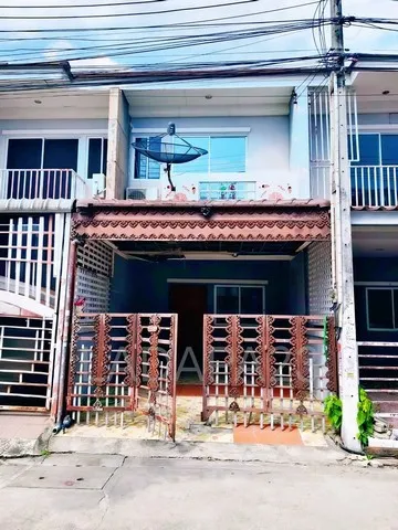 ขายด่วน! ขายบ้านพร้อมอยู่ราคาถูก ทาวน์เฮ้าส์ 2 ชั้นหมู่บ้านภัสลดา บ้านอยู่ถนนเมน หน้าบ้านโล่ง ไม่ชนใคร