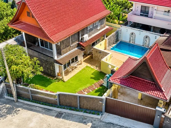 ใกล้เทศบาลเมืองหนองปรือ 500 ม. 132 ตร.ว. พรประภานิมิตร13-19 พูลวิลล่า 2 ชั้น 3 นอน 3 น้ำ 527 ตร.ม. พร้อมสระว่ายน้ำส่วนตั