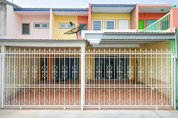 ใกล้รพ.มงกุฎวัฒนะและตลาดเมืองทอง ทาวน์เฮาส์ 2 ชั้น 3นอน 4แอร์ 2น้ำ ขนาด 24 ตร.ว. ใกล้ MRT ศูนย์ราชการเฉลิมพระเกียรติ 700