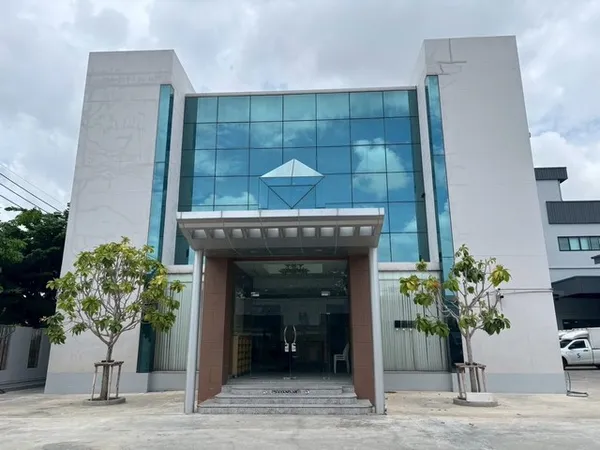 ให้เช่าสำนักงาน 3 แขวงท่าข้าม เขตบางขุนเทียน 600 ตร.ม.แบ่งห้องใช้งานใว้แล้ว ผู้จัดการ ห้องประชุม ห้องรับแขก ห้องโชว์สินค้า (RF136)