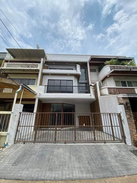 ขายทาวน์โฮม 3 ชั้น 25 ตรว. หมู่บ้านเกษมสันต์ 1 ลาดพร้าว71 นาคนิวาส สังคมสงเคราะห์ ติดเลียบด่วน ใกล้ Central Eastville รี