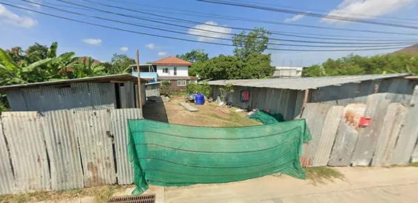 บางแวก89-95 .ทำเลดีที่ดินเปล่าถมแล้วและบ้านพักคนงาน พื้นที่รวม 660 ตร.ม ขนาด 165 ตร.ว. 700 มร้านสะดวกซื้อ. ใกล้สี่แยกทศก