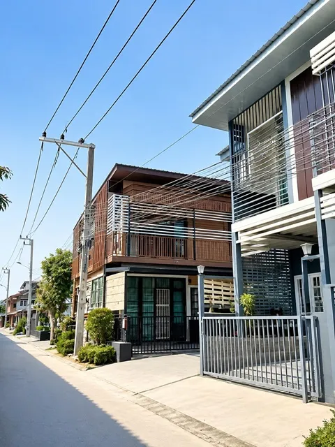 3 น้ำ บ้านเดี่ยว 2 ชั้นพร้อมเฟอร์ฯ .รร.นานาชาติเวลลิงตัน 2.6 กมหลังมุม 4นอน 40 ตร.วา. 800 ม. กรุงเทพกรีฑา5-7-9 MRTแยกลำส