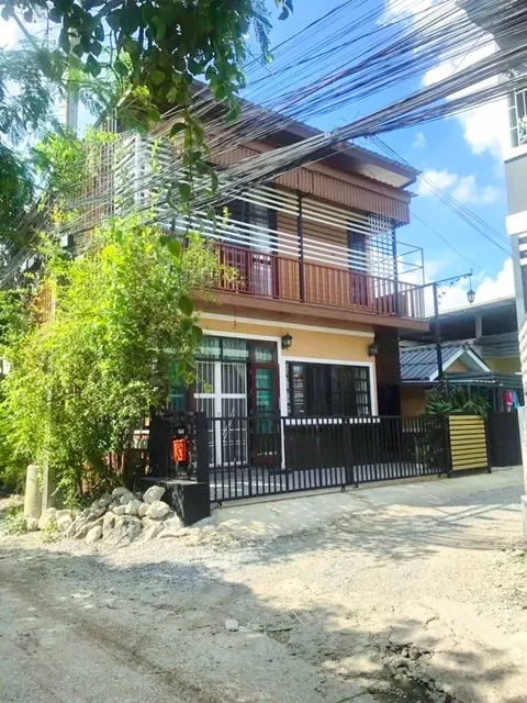 นานาชาติเวลลิงตัน MRTแยกลำสาลี 800 ม. พร้อมเฟอร์ฯ 160 ตร.ม. 3 น้ำรร.. 2.6 กม หลังมุม 4นอน 40 ตร.วากรุงเทพกรีฑา5-7-9 บ้าน