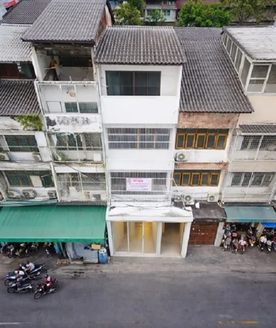 ทำเลลาดพร้าว 60–64 เดินถึง MRT โชคชัย 4 เพียง 359 ม. อาคารพาณิชย์ 4 ชั้น 6นอน 6น้ำ ตรงข้ามตลาดอินดี้ Hostel, Airbnb, เชื