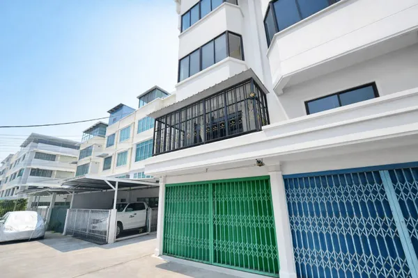 Iconsiam 2.68กม. 2 น้ำ ใกล้ BTS โพธิ์นิมิตร 700 ม. 20 ตร.วา.320 ตร.ม. ใกล้รพ.สมเด็จพระปิ่นเกล้า 900 ม อาคารพาณิชย์ 4 ชั้
