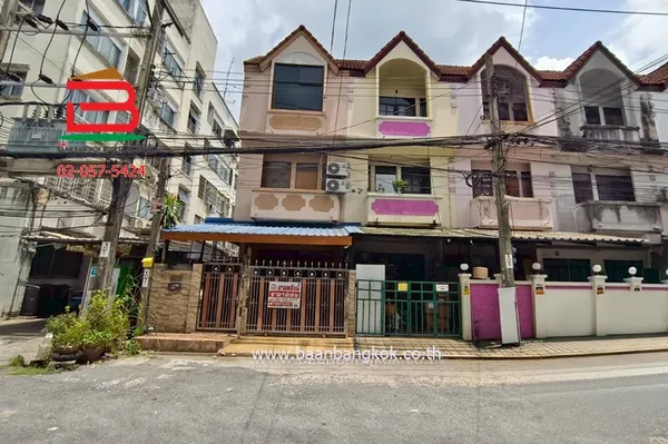 ทาวน์โฮม หมู่บ้านราณี 5 (ซอยสุคนธสวัสดิ์ 1) เนื้อที่ 20 ตรว. ใกล้โรงเรียนสตรีวิทย์ 2 ถนนเกษตร-นวมินทร์ แขวงลาดพร้าว เขตบางกะปิ