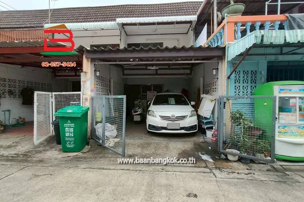 ทาวน์เฮาส์ หมู่บ้านธีรวรรณ เนื้อที่ 16 ตรว. ใกล้ห้างแฟชั่นไอส์แลนด์ ถนนรามอินทรา แขวงบางชัน เขตมีนบุรี