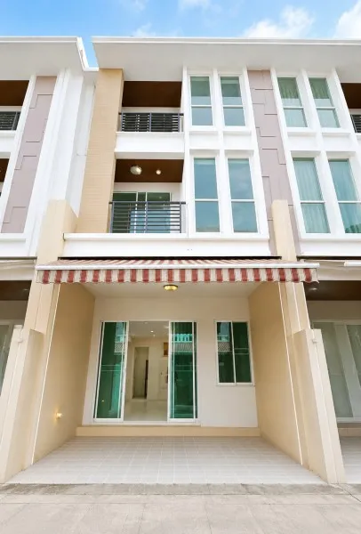 ถูกที่สุดใน3โลก อ่อนนุช73 ทาวน์โฮม 3 ชั้น 3 นอน 3 น้ำ 21 ตร.วา.ลาดกระบัง1-5 อ่อนนุช-วงแหวน ใกล้รพ.จุฬารัตน์ 7 1.2 กม