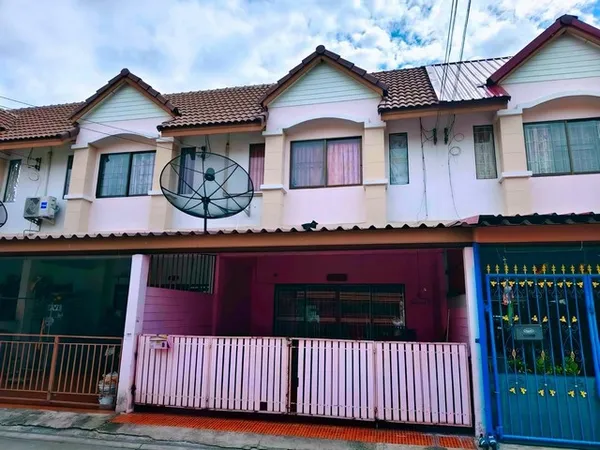 ทาวน์เฮ้าส์ 2 ชั้น หลังโรบินสัน ชลบุรี หมู่บ้านอโนมา 3 บ้านหลังโรบินสันชลบุรี ลดแรง 300,000 บาท!