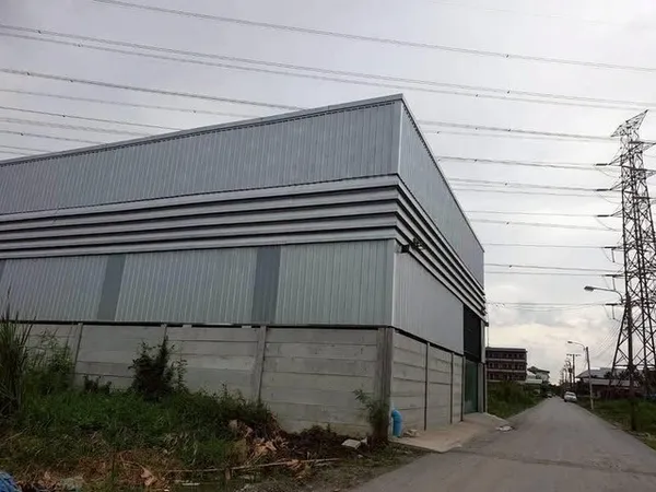 ให้เช่าโกดังพร้อมออฟฟิศ 448 ตรม. ซอยอ่อนนุช 65 แยก 8 ออฟฟิศ 2 ชั้น พร้อม แอร์ 2 ตัว ใกล้สนามบินสุวรรณภูมิ