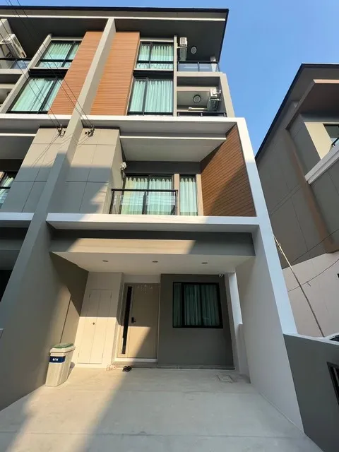 ให้เช่าทาวน์โฮม 3 ชั้น หลังมุม 205 ตร.ม. 4 นอน Premium Place พหลโยธิน-รามอินทรา ใกล้ Big C สะพานใหม่ ใกล้ทางด่วน ใกล้รถไ