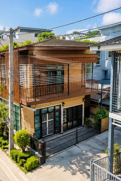 บ้านเดี่ยวหลังมุม 4นอน กรุงเทพกรีฑา7 รถไฟฟ้าสายสีเหลือง ศรีกรีฑา 2.1กม. 3 น้ำ 40 ตร.ว. 160 ตร.ม. นานาชาติเวลลิงตันคอลเลจ