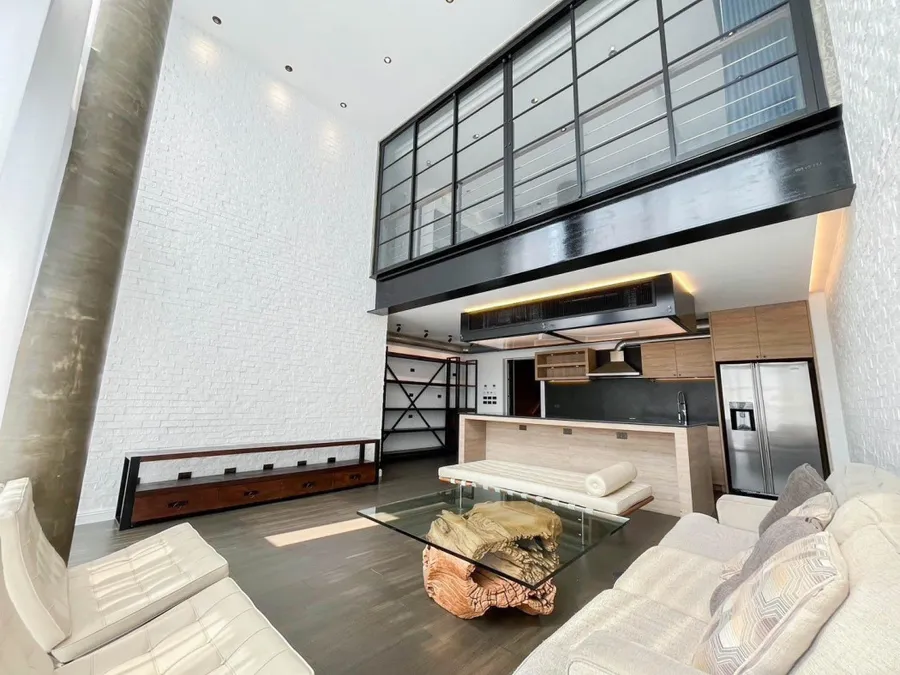 ขาย คอนโด Duplex Penthouse Condominium 3 ห้องใหญ่