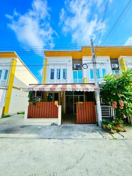 ตลาดลานบุญ. ทาวน์โฮม 2 ชั้นหลังมุมตรงข้ามโรบินสัน ลาดกระบัง 600ม. 2 น้ำ 20 ตร.วา.160 ตร.ม. 3 นอน ตลาดลานบุญ 700 ม.