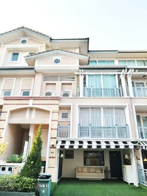 ให้เช่าทาวน์โฮม 4 ชั้น 24 ตร.ว. คริสตัลวิลล์ ประดิษฐ์มนูธรรม 19 ใกล้ Central Eastville