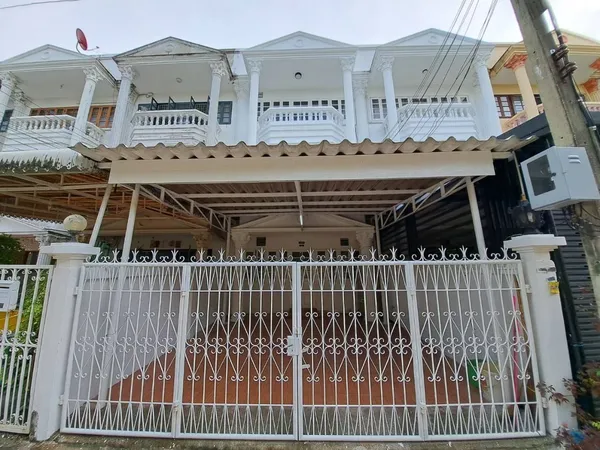 ปล่อยบ้านเช่า ทาวน์เฮ้าส์ ถนน ประชาอุทิศ เขต ราษฎร์บูรณะ 3 ชั้น 4 ห้องนอน ใกล้ถนนใหญ่ เข้าซอยไม่ลึก มีรถเมล์ผ่าน ใกล้ตลาด ใกล้มหาลัยบางมด ใกลเทางด่วนสุขสวัสดิ์ กม.9 เดินทางสะดวก