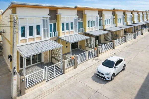 หลังมุม 4นอน 2น้ำ ขนาด 28 ตร.ว.ทาวน์โฮม 2 ชั้น 220 ตร.ม.ใกล้ รร.คลองบางปิ้ง 900 ม.รับต่างชาติ BTS ศรีนครินทร์ 2.1 กม.