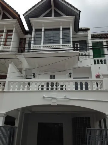 ให้เช่าทาวน์ 3.5 ชั้น 30 ตร.วา 250 ตรม .ถนน นราธิวาส 16 เหมาะอยู่อาศัย หรือ ออฟฟิศ (RT991)