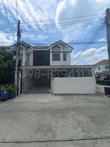 ขายทาวน์เฮ้าส์ 2 ชั้น พฤกษา 70 ฉลองกรุง ลาดกระบัง เนื้อที่ 25.2 ตรว หลังมุม ได้ความเป็นส่วนตัว รีโนเวทใหม่ทั้งหลัง พร้อม